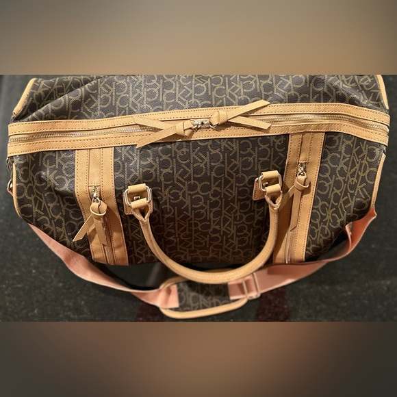 Large Calvin Klein Duffle Bag - Picture 3 of 9